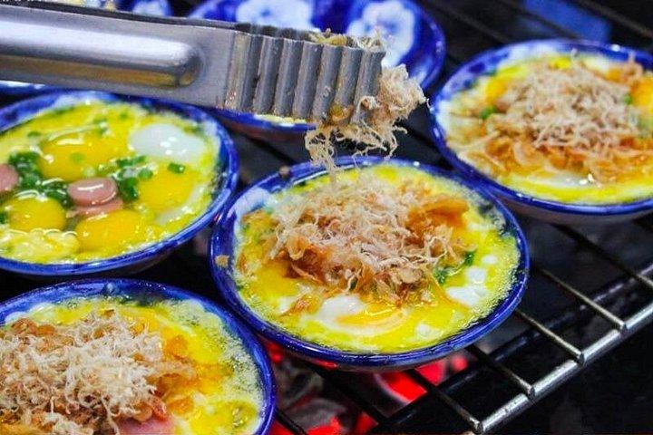 ハノイストリートフードツアー：隠れたローカルイーツ＆フルミール体験