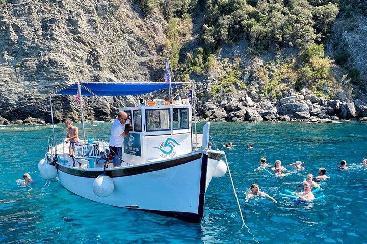 Cinque Terre Tagestour mit einem traditionellen ligurischen Gozzo