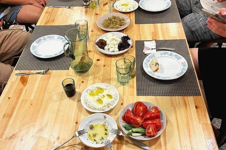 ティラナでアルバニア伝統料理教室 ラキの試食付き