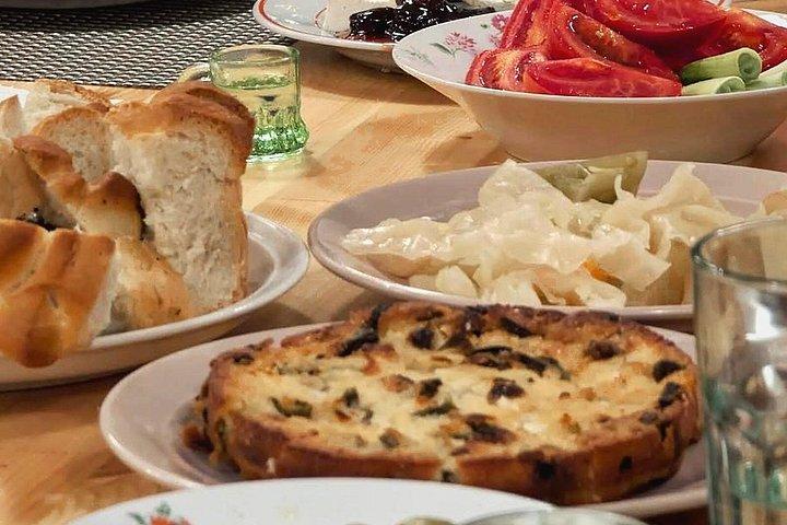 ティラナでアルバニア伝統料理教室 ラキの試食付き