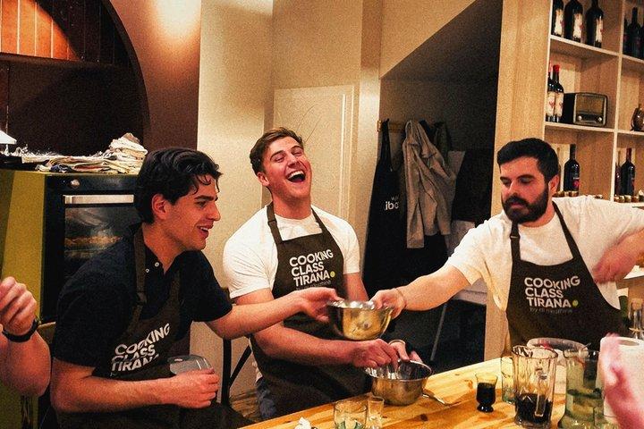 ティラナでアルバニア伝統料理教室 ラキの試食付き