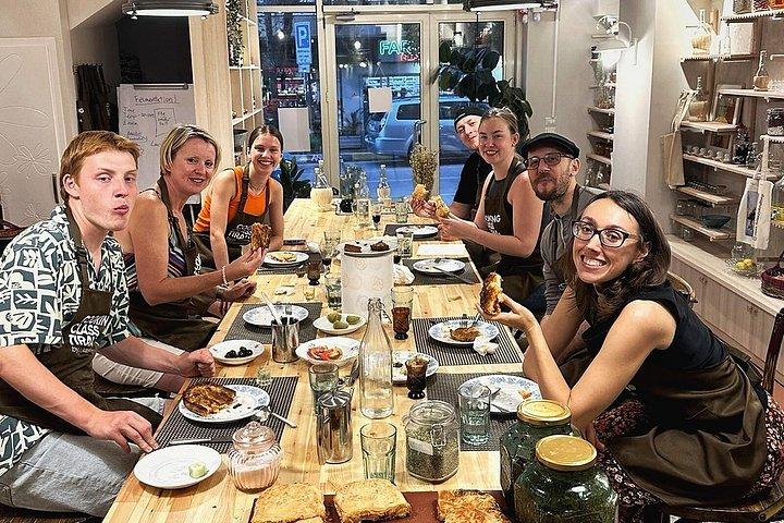 ティラナでアルバニア伝統料理教室 ラキの試食付き