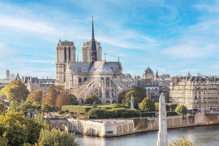 Paris Day Trip with private driver from Le Havre | Guide Optional