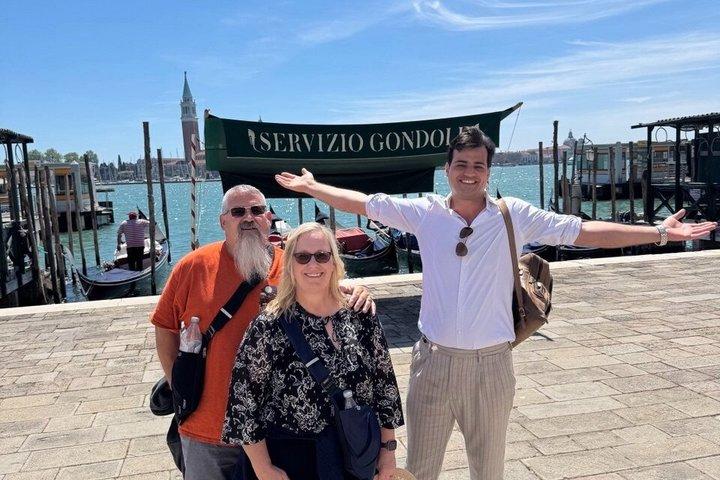 Deluxe Gondelfahrt mit "Live Music" in Venedig mit Abholung