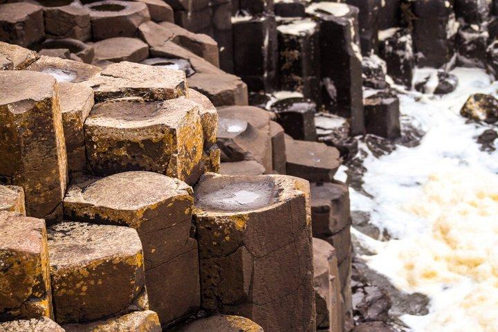 ダブリンからベルファストブラックキャブ、ダンルース城、ジャイアンツコーズウェイへ