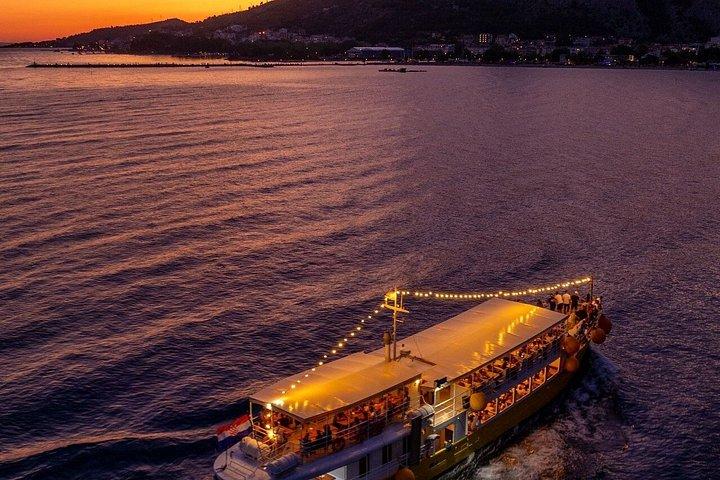Omiš : プチシュチャブラチ島サンセットボート旅行（夕食付き）