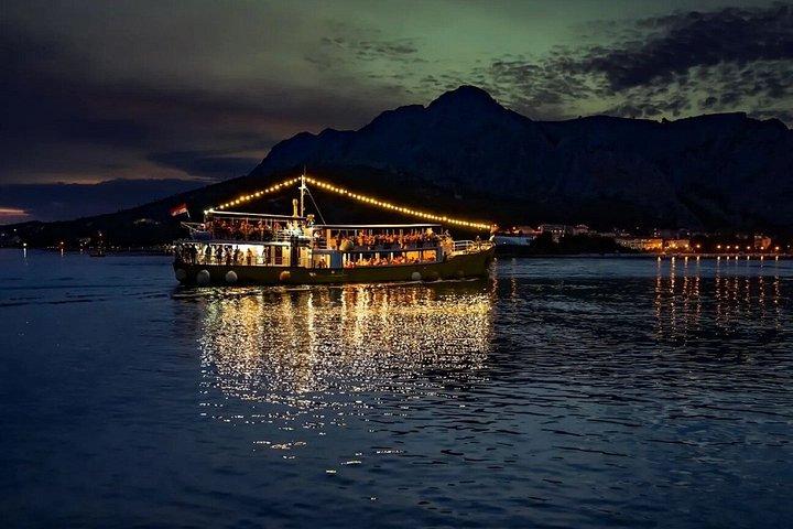 Omiš : プチシュチャブラチ島サンセットボート旅行（夕食付き）