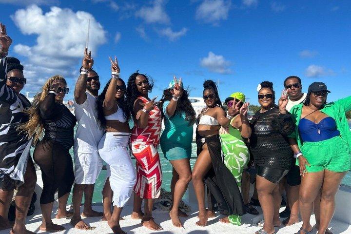 Trinity Hip Hop Party Boat Punta Cana con barra libre para adultos