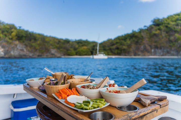 プライベートクルーザーヨットサンセットシュノーケリングおいしい料理オープンバー