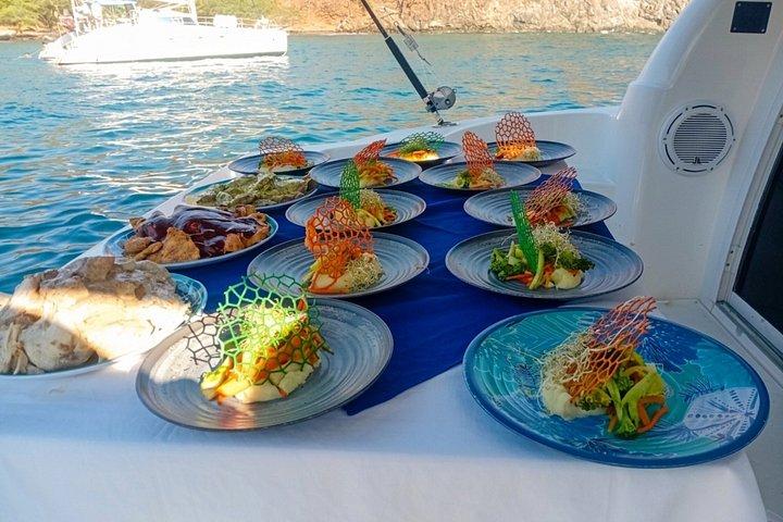 プライベートクルーザーヨットサンセットシュノーケリングおいしい料理オープンバー