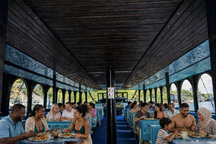 アンタルヤ海賊船ツアーでデューデンの滝を下る