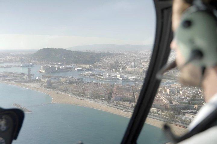 Tour in elicottero aereo e marittimo di Barcellona e crociera al porto