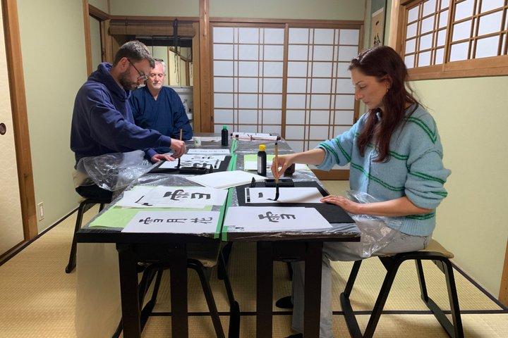 京都： 築150年の町家で書道教室