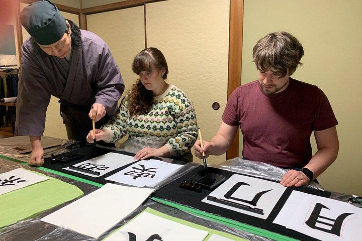 京都： 築150年の町家で書道教室