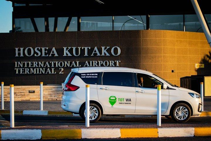 ウィントフックとホセア クタコ国際空港間のプライベート送迎空港