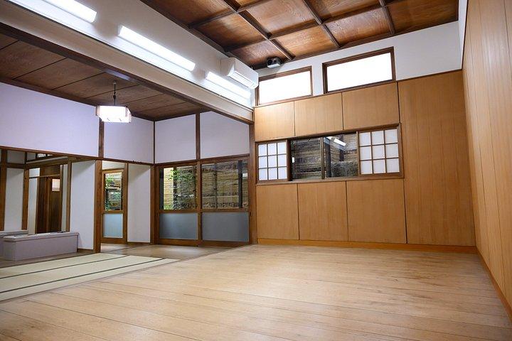 東京：隠れた歴史的な舞台での芸者体験とショー