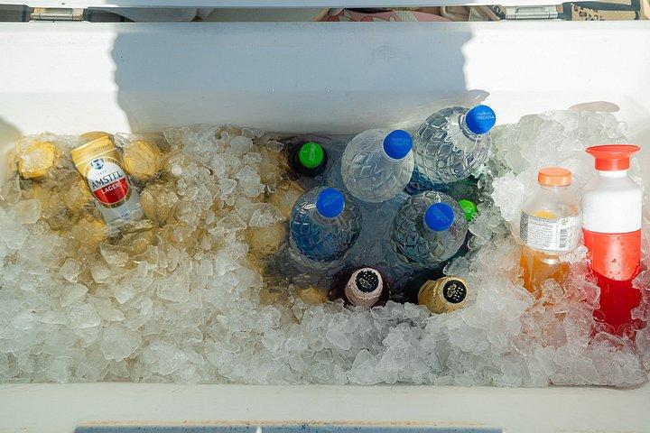 リオデジャネイロ：サンセットボートツアー（水泳、ドリンク＆スナック付）