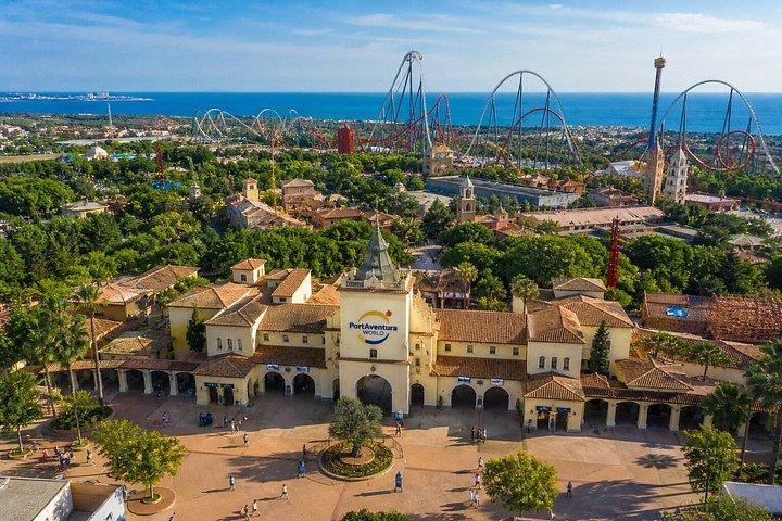 Privat rundtur i PortAventura World och Ferrari Land från Barcelona