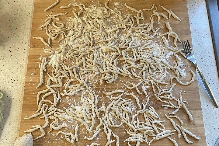 ロンドン : イタリア語のごちそうを調理する - パスタとペストとクロスタ