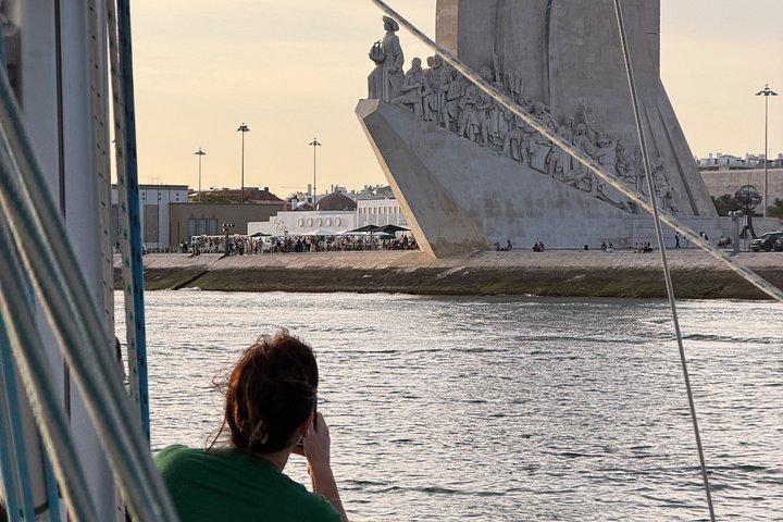 リスボン発、午後または夕暮れ時のセーリングツアー（グループ参加）。