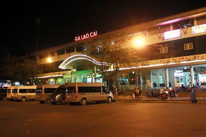 Auto privata: da SaPa alla stazione ferroviaria di Lao Cai