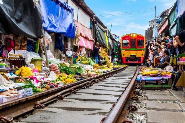 Railway & Floating Market: Nakhon Pathom or Half-Day Private Tour