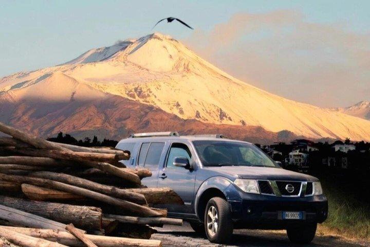 Visite de l'Etna en jeep : Grottes de lave, cratères Trekking & dégustation de vin