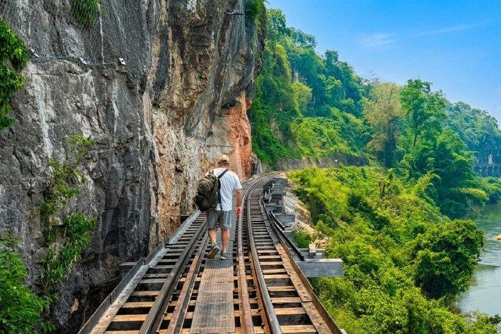 Kanchanaburi Privétour : ritje met de River Kwai & Death Railway