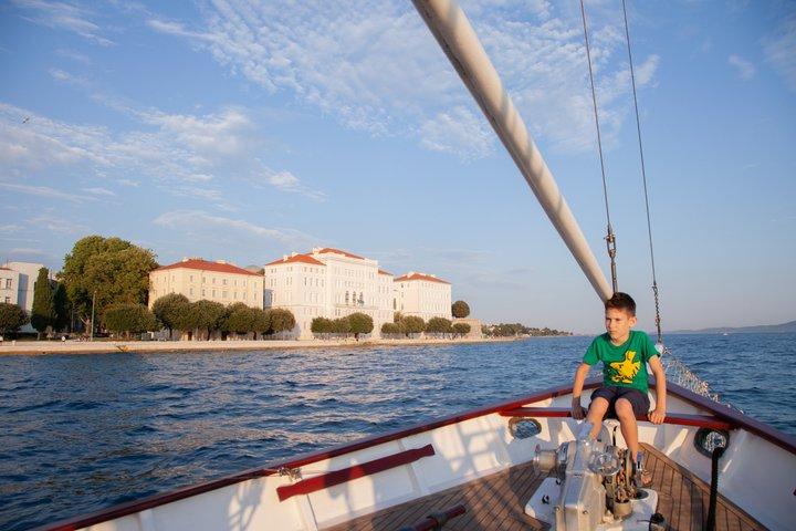 Zadar Authentische Holzbootfahrt mit Dalmatiner Platter