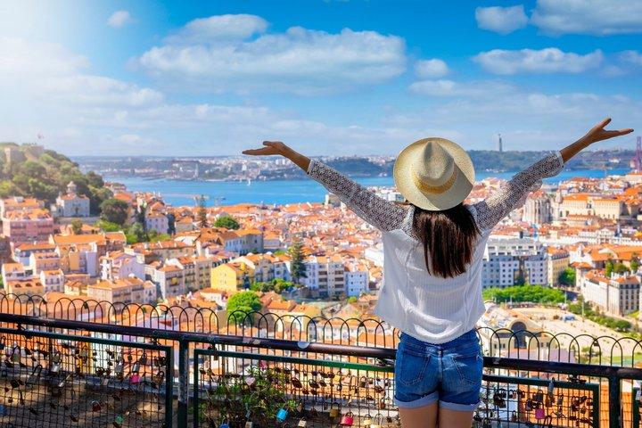 Lisbon: Private Electric Tuk-Tuk Tour–Alfama & Scenic Viewpoints