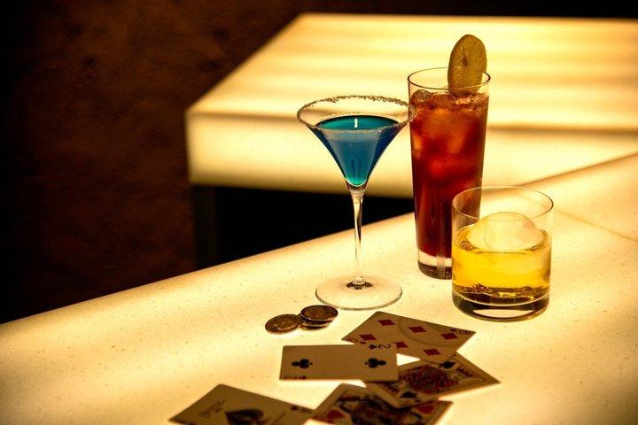 Close-Up Magic Show & Signature Cocktails in Tokyo