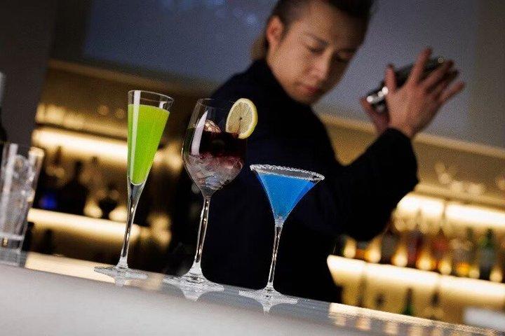 Close-Up Magic Show & Signature Cocktails in Tokyo