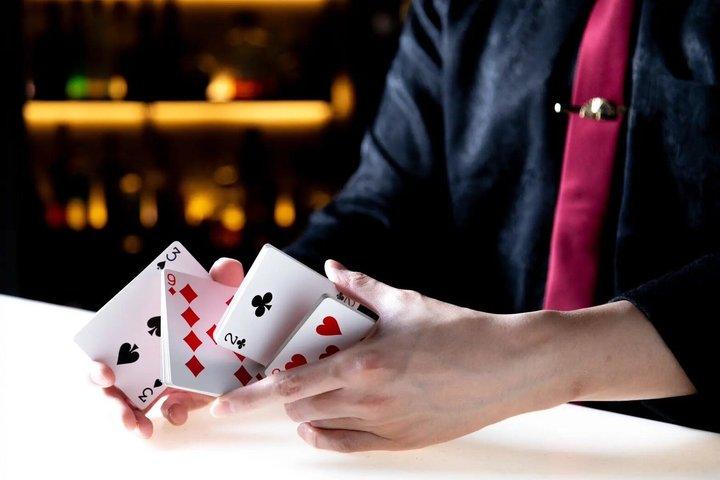Close-Up Magic Show & Signature Cocktails in Tokyo