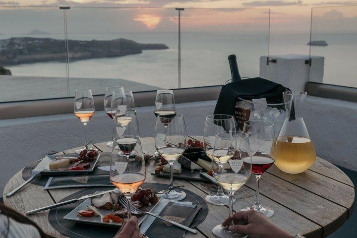 Santo Wines Experience : Visita la Bodega Más Icónica de Santorini
