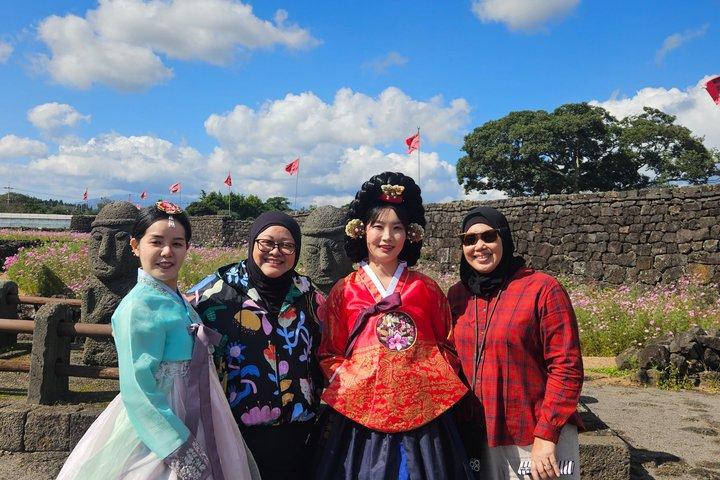 Jeju Port UNESCO Tour mit Lava Tube, Ilchulbong & Sea Women (Max 7)