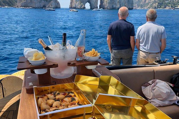ポジターノから：エリートカプリボートデイ無料バー、ブランチ＆シティウォーク