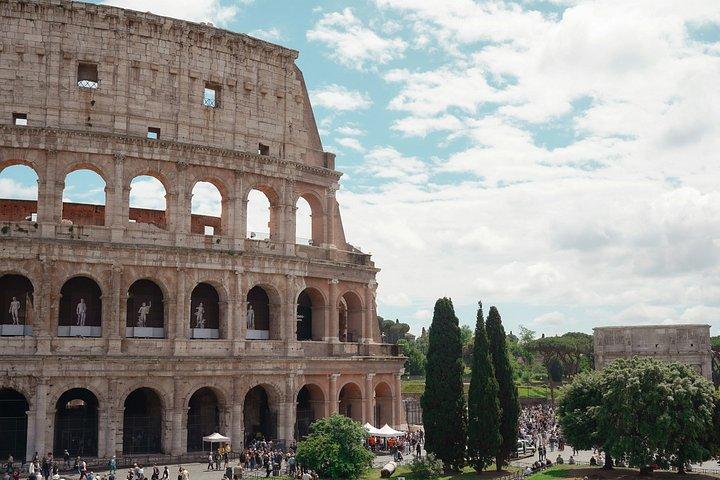ローマを象徴するプライベートゴルフカート体験（オプションランチ付）