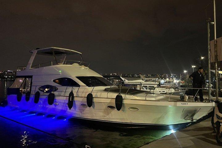 Istanbul Private Bosphorus Luxury Yacht 18m 59ft 12 hóspedes