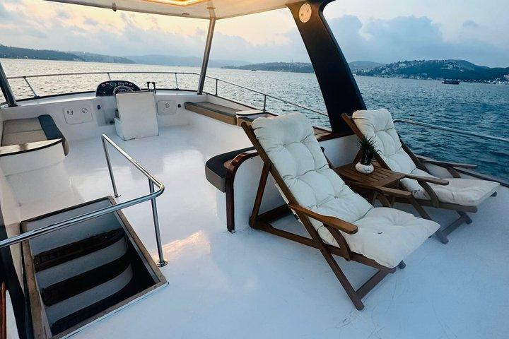 Istanbul Private Bosphorus Luxury Yacht 18m 59ft 12 hóspedes