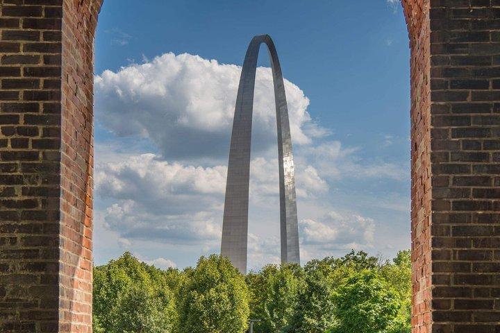 Self Guided Walk & Drive Audio Tour St. Louis & Gateway Arch NP