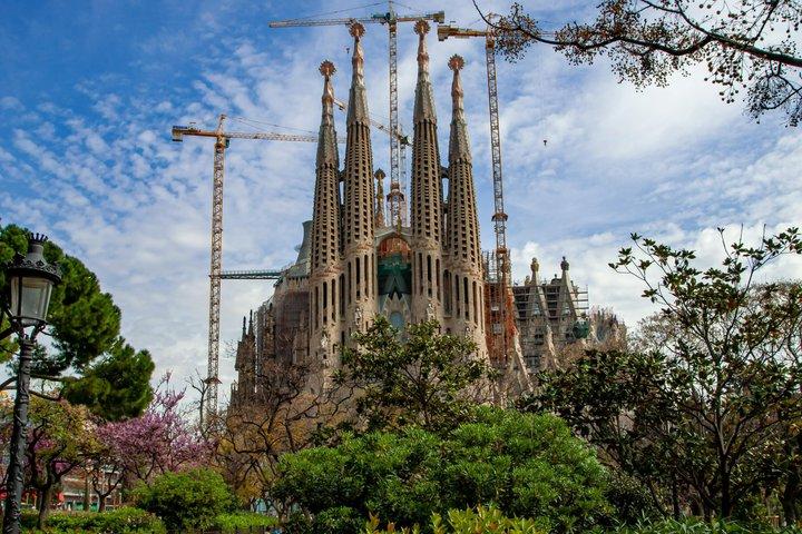 Tour de la Sagrada Familia de Piedra a Alma