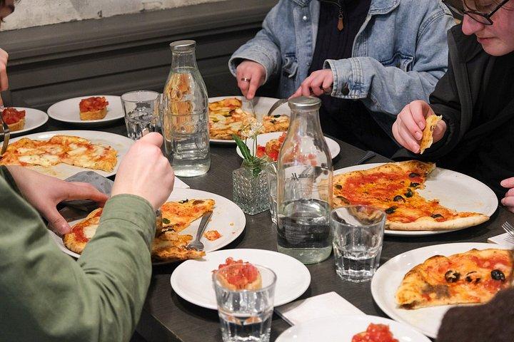 Rome: Small Group Neapolitan Pizza Class with Spritz