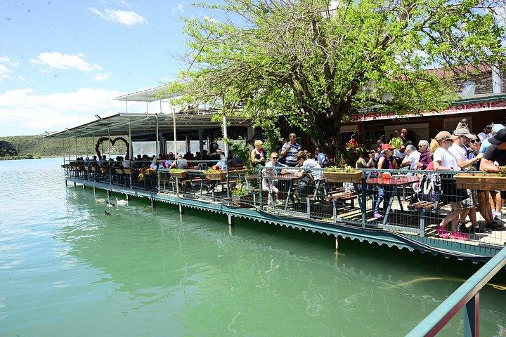 サイドベビーライオンズグリーンキャニオンの滝とモスクツアー（ランチ付き）