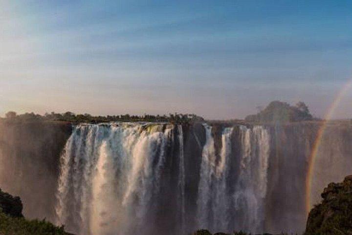 Lunar Rainbow Experience em Victoria Falls