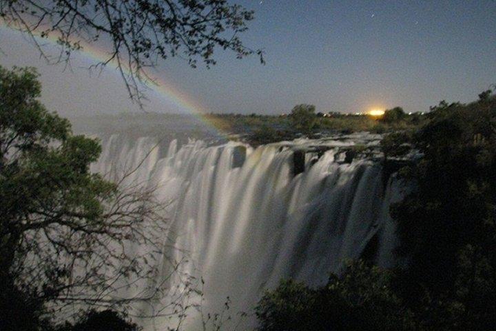 Lunar Rainbow Experience em Victoria Falls
