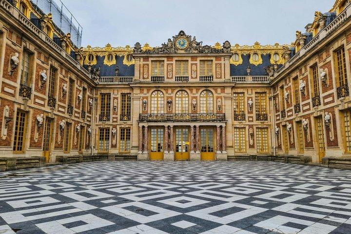 Versailles Palace Guided Tour with Garden Access