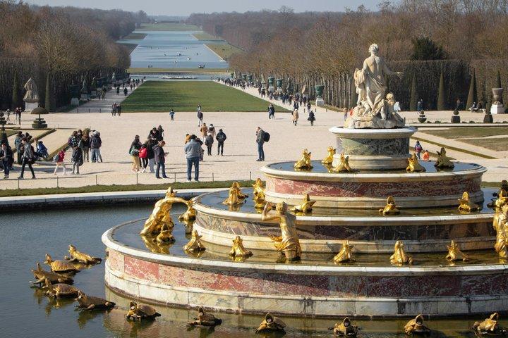 Versailles Palace Guided Tour with Garden Access