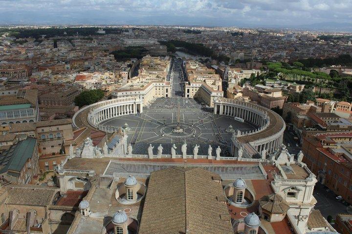 St. Peter's Basilica Priority Entry with Digital Audio Guide