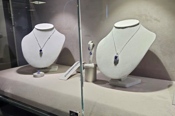 Cape Town Retail and Diamond Workshop Private Tour with Pickup