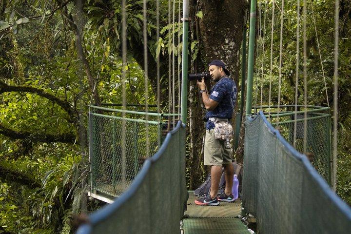 テノリオ熱帯雨林の吊り橋、滝とナマケモノとの出会い